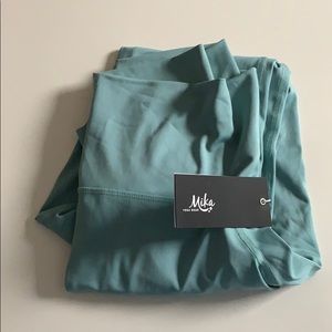 Very comfy flare fit yoga bottoms, don’t wear!